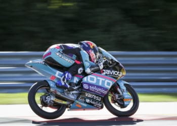 Alonso battles through to take Moto3 victory in Austria