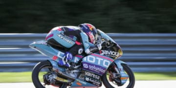 Alonso battles through to take Moto3 victory in Austria