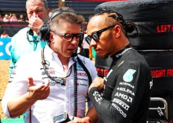 Hamilton’s F1 engineer Bonnington to remain with Mercedes in promoted role