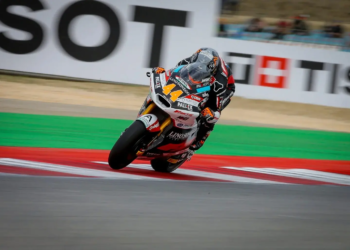 Aron Canet took a dominant win in Moto2