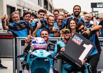 Dixon withstands pressure to secure Moto2 victory at Aragon