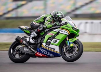 Lowes takes dominant WSBK pole in rain-affected qualifying at Magny Cours