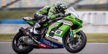Lowes takes dominant WSBK pole in rain-affected qualifying at Magny Cours
