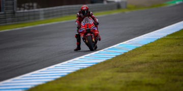 Francesco Bagnaia tackles tricky conditions to top final MotoGP Practice