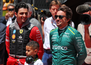 Ferrari's Carlos Sainz led praise upon Fernando Alonso ahead of the Spaniard's 400th GP