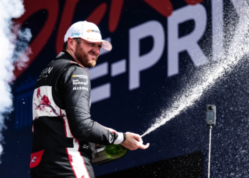 Oliver Rowland ‘on a par’ with Max Verstappen, says former team-mate