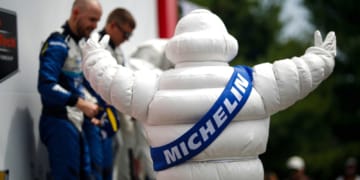 The evolution of tire shopping in Canada from in-store to online