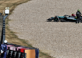 Lewis Hamilton retired from the US GP after a Lap 2 spin