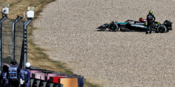 Lewis Hamilton retired from the US GP after a Lap 2 spin