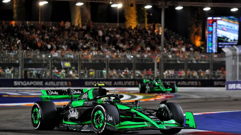 Zhou Guanyu and
Valtteri Bottas, Singapore