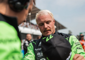 Valtteri Bottas has admitted there is a 'hard deadline' on talks with Sauber