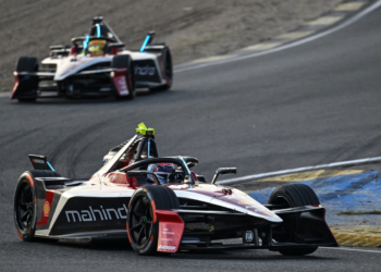 Nyck de Vries top in fifth session of Formula E pre-season test