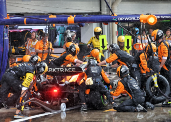 McLaren has denied it made a mistake pitting Lando Norris before the red flag in the Brazil GP