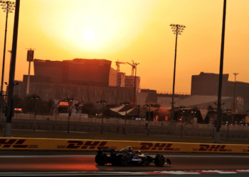 FP2 at the Yas Marina Circuit takes place during the evening in Abu Dhabi