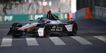 Mitch Evans takes brilliant last-to-first win in São Paulo Formula E opener