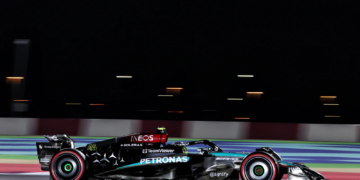 Lewis Hamilton has struggled again with the Mercedes W15 in Qatar