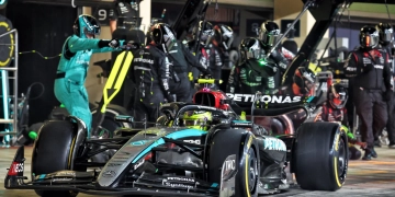 Lewis Hamilton recovered to fourth place in Abu Dhabi