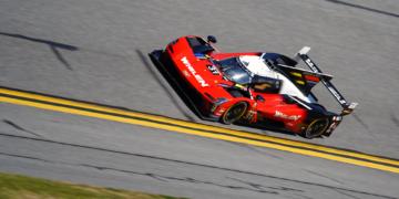 Frederik Vesti in the lead at Daytona after 2 and a half hours