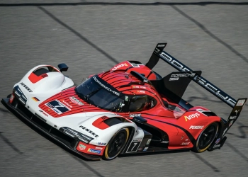 Laurens Vanthoor topped the fifth testing session in the Roar Before the 24