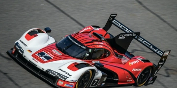 Laurens Vanthoor topped the fifth testing session in the Roar Before the 24