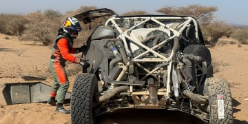 Dakar bites again as Loeb rolls