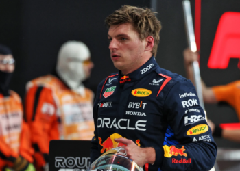 Max Verstappen (NLD) Red Bull Racing in qualifying parc ferme. 07.12.2024. Formula 1 World Championship, Rd 24, Abu Dhabi Grand Prix, Yas Marina Circuit, Abu Dhabi, Qualifying Day