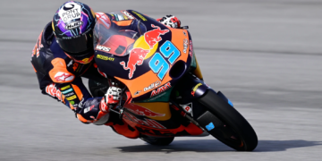 Jose Antonio Rueda wins the Thai Moto3 race