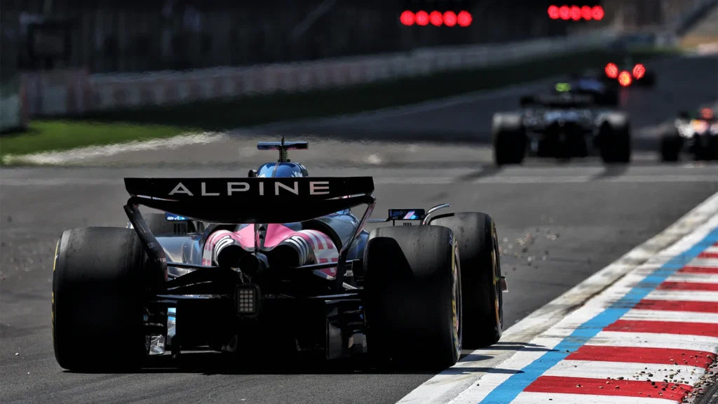 Alpine had to change its rear wing for the Chinese GP
