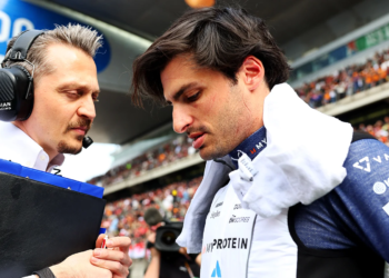 Carlos Sainz has admitted he is 'puzzled' by his performance troubles with Williams
