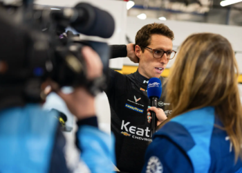 Daniel Juncadella held off Gregoire Saucy's #59 McLaren in the final 30 minutes of the Qatar 1812 km