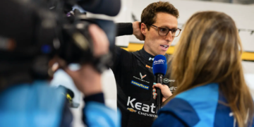 Daniel Juncadella held off Gregoire Saucy's #59 McLaren in the final 30 minutes of the Qatar 1812 km