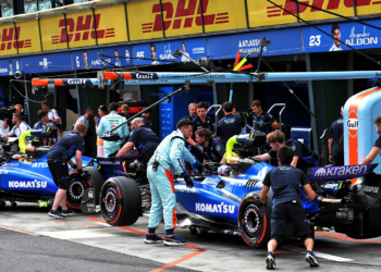 James Vowles has confirmed Carlos Sainz has the same Williams chassis as Alex Albon