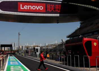 Circuit atmosphere - pit lane. 18.04.2024. Formula 1 World Championship, Rd 5, Chinese Grand Prix, Shanghai, China, Preparation Day