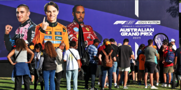 Circuit atmosphere - fans. 13.03.2025. Formula 1 World Championship, Rd 1, Australian Grand Prix, Albert Park, Melbourne, Australia, Preparation Day