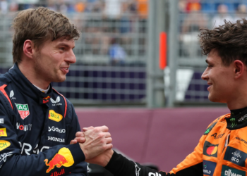 Max Verstappen (NLD), Red Bull Racing Lando Norris (GBR), McLaren F1 Team 15.03.2025. Formula 1 World Championship, Rd 1, Australian Grand Prix, Albert Park, Melbourne, Australia, Qualifying Day
