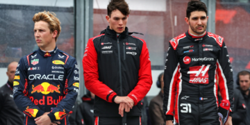 (L to R): Liam Lawson (NZL) Red Bull Racing; Oliver Bearman (GBR) Haas F1 Team; and Esteban Ocon (FRA) Haas F1 Team, on the grid. 16.03.2025. Formula 1 World Championship, Rd 1, Australian Grand Prix, Albert Park, Melbourne, Australia, Race Day