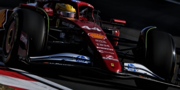 Lewis Hamilton grabs Chinese GP Sprint Race pole