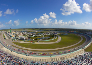 21.11.2010 Homestead-Miami, USA Early race action - Homestead Miami Speedway, Ford 400, NASCAR, Sprint Cup Series