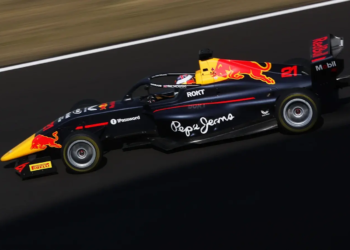 Alisha Palmowski claims chaotic Shanghai victory on F1 Academy debut