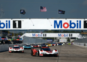 Dries Vanthoor incurs penalty, Porsche Penskes lead after Hour 1 at Sebring