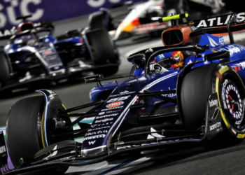 Carlos Sainz helped Williams to a double points finish in Saudi Arabia