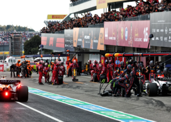 McLaren elected to pit on the same lap as Red Bull with Lando Norris in Japan