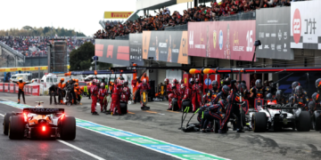 McLaren elected to pit on the same lap as Red Bull with Lando Norris in Japan