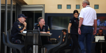 (L to R): Adrian Newey (GBR) Red Bull Racing Chief Technical Officer with Christian Horner (GBR) Red Bull Racing Team Principal and Dr Helmut Marko (AUT) Red Bull Motorsport Consultant. 29.02.2024. Formula 1 World Championship, Rd 1, Bahrain Grand Prix, Sakhir, Bahrain, Practice Day