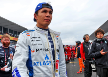 Alexander Albon (THA) Atlassian Williams Racing on the grid. 06.04.2025. Formula 1 World Championship, Rd 3, Japanese Grand Prix, Suzuka, Japan, Race Day