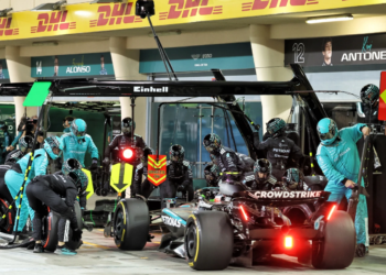 Andrea Kimi Antonelli (ITA) Mercedes AMG F1 W16 makes a pit stop. 13.04.2025. Formula 1 World Championship, Rd 4, Bahrain Grand Prix, Sakhir, Bahrain, Race Day