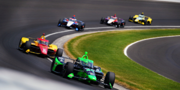 Palou was often among a gaggle of cars during busy Monday practice. Photo: Kevin Dejewski