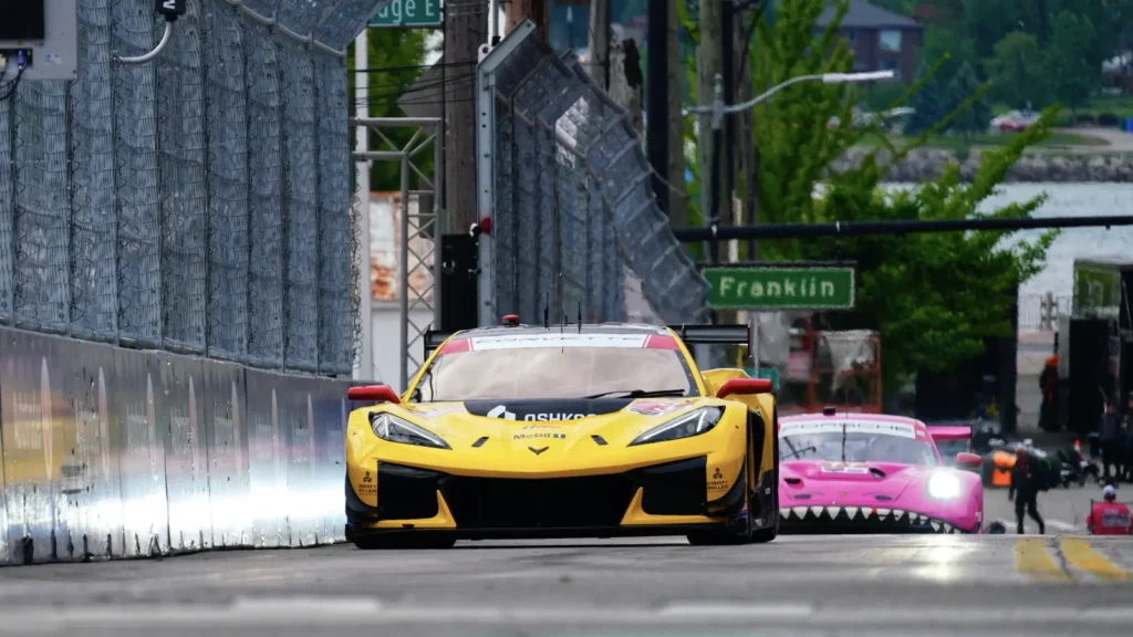 Corvette started strong in the vicinity of the General Motors Renaissance Center in FP1 at Detroit
