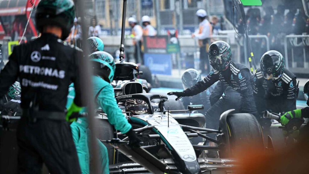 Kimi Antonelli was forced to pit a lap later for slick tyres due to his collision with Max Verstappen in the Miami Sprint