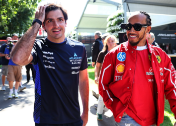 Carlos Sainz is 'not surprised' Lewis Hamilton is struggling at Ferrari